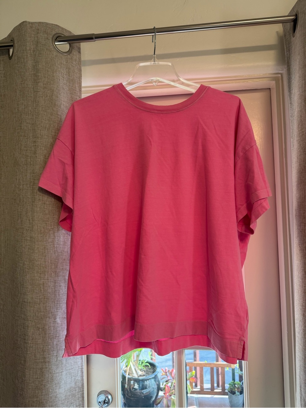 Old Navy Short-Sleeve Crewneck Tee in Bright Pink